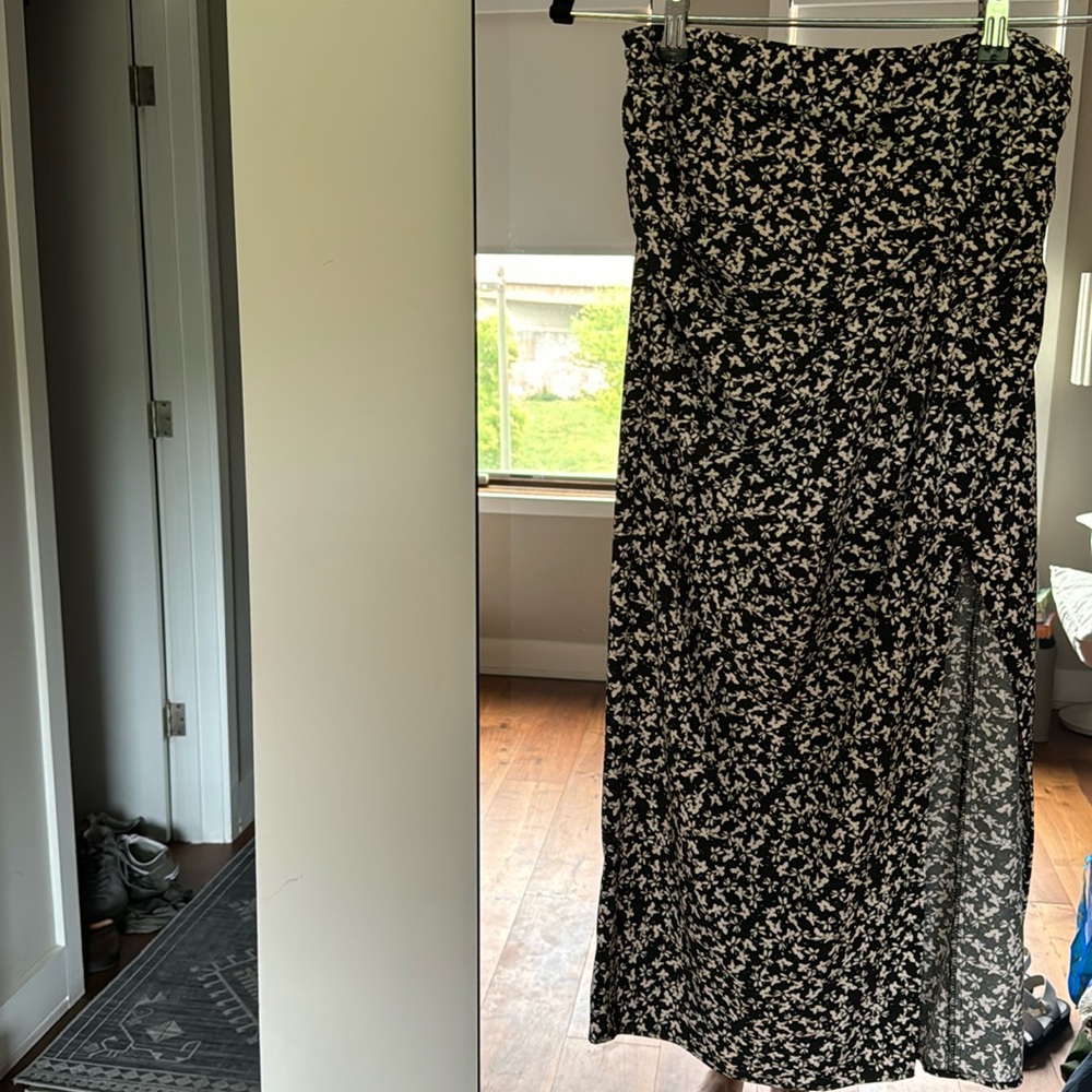 NEW / Zara Ruched Midi Skirt with slit / black floral small